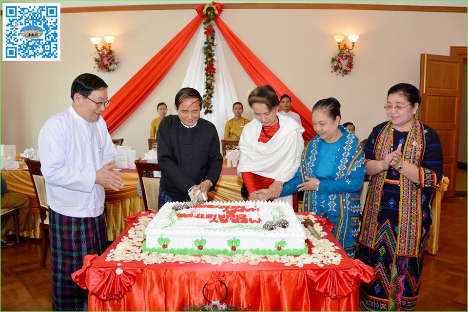 ဦးတီခြန္ျမတ္ေနအိမ္ ခရစၥမတ္ ေန႔လယ္စာစားပြဲ သမၼတႏွင့္ေဒၚေအာင္ဆန္းစုၾကည္ တက္ေရာက္