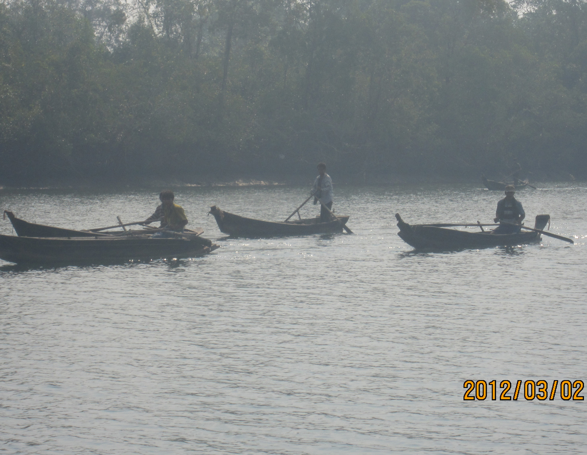 တံငါသည္ေလွ လုိင္စင္အတြက္ ေရျဖူေဒသခံမ်ား အခက္ၾကံု