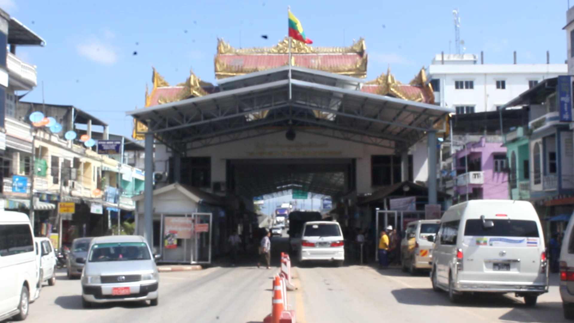 ထိုင္းႏိုင္ငံတြင္ အလုပ္မရသျဖင့္ အမ္အိုယူ ျမန္မာအလုပ္သမား ၂၇ ဦးျပန္ေရာက္လာ