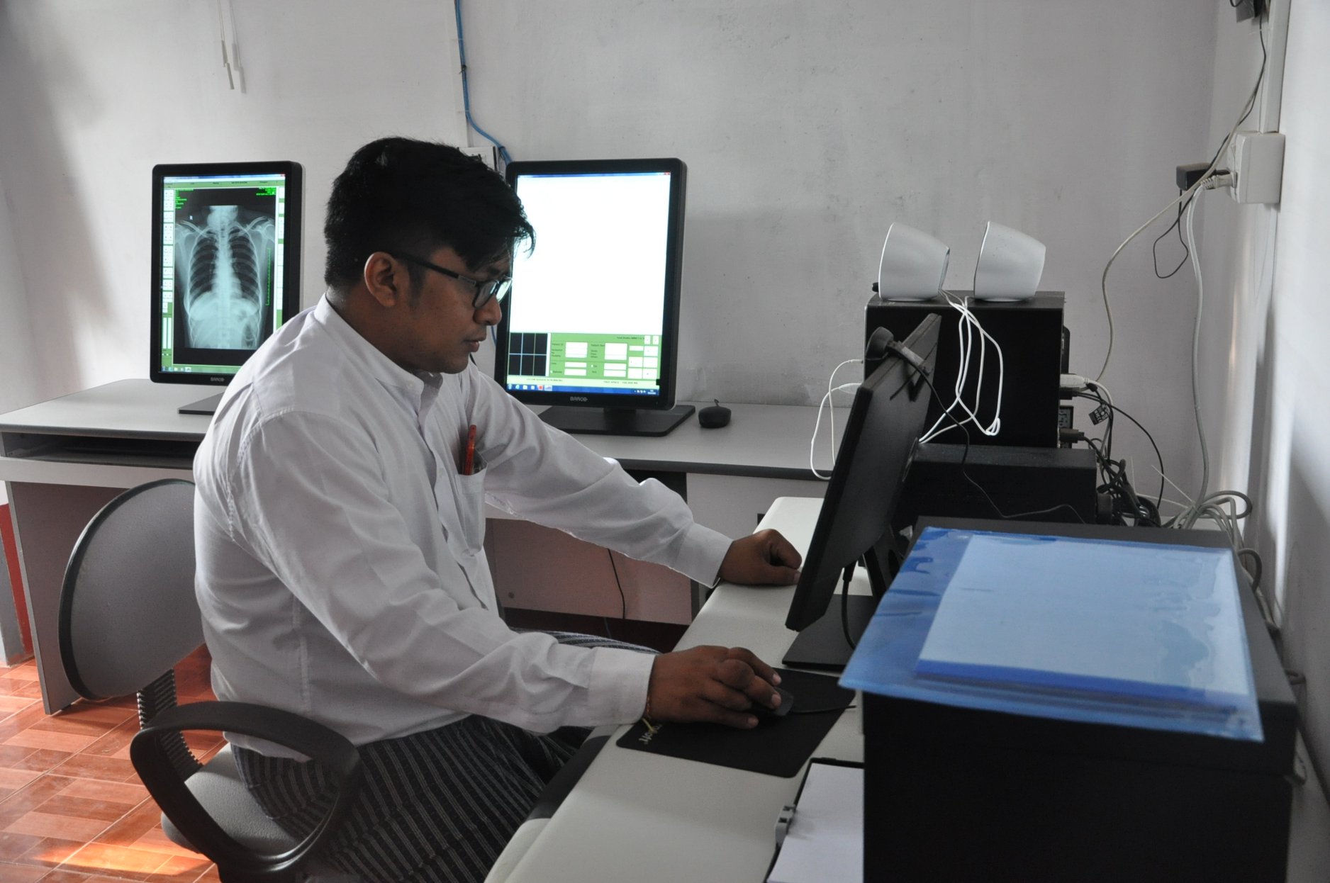 ျမန္မာ့ပထမဆံုး ေခတ္မီနည္းပညာသုံး ဓာတ္မွန္စက္ မြန္ျပည္နယ္တြင္တပ္ဆင္