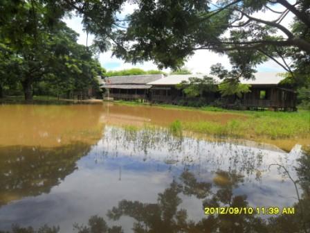 ေရစၾကိုျမို့ ေလးရာျပည့္ရပ္ကြက္ အမိႈက္မ်ားနွင့္ ေရေျမာင္းမ်ား ေဖာ္ေပးပါ