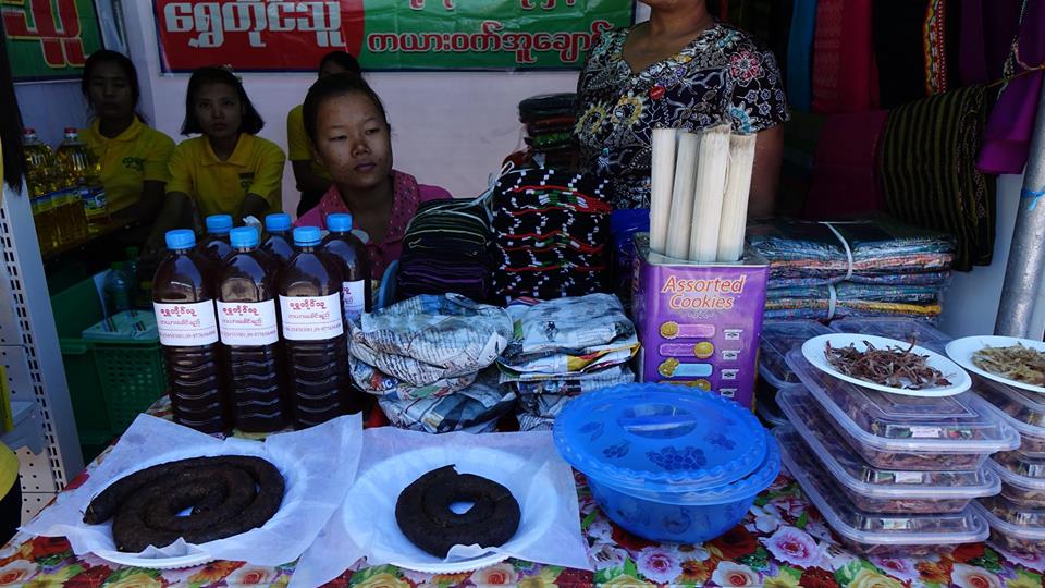 Made In Myanmar ေစ်းေရာင္းပြဲေတာ္ ကန္ေတာ္ႀကီး ေမွ်ာ္စင္ကၽြန္းတြင္ က်င္းပ (ဓာတ္ပုံ)