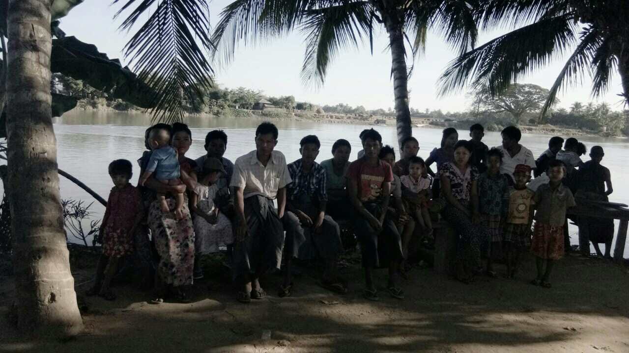 လက္နက္ႀကီးက်သျဖင့္ ဘူးသီး​ေတာင္​ၿမိဳ႕နယ္​​ ၿမိဳမ​ေခ်ာင္​​းရြာလံုးကၽြတ္ ထြက္​​ေျပး