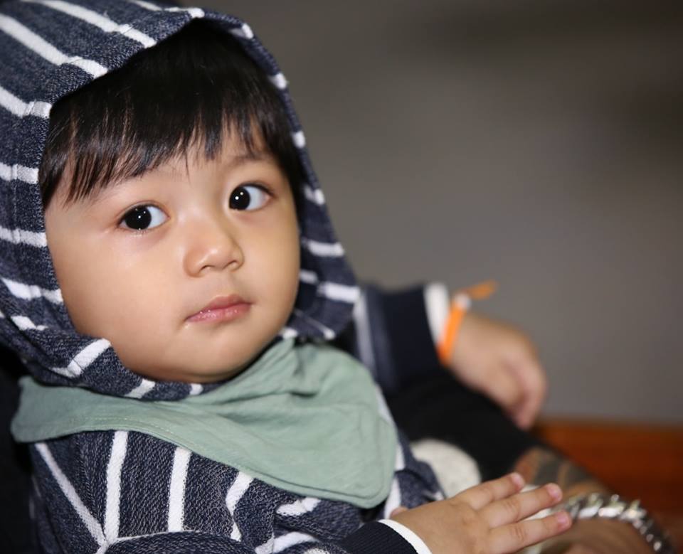 R ဇာနည္သားငယ္ေလး ခ်စ္ခ်စ္တုန္၏ ၁ ႏွစ္ျပည့္ေမြးေန႔ ခ်စ္စဖြယ္ပံုရိပ္မ်ား (ဓာတ္ပံု)