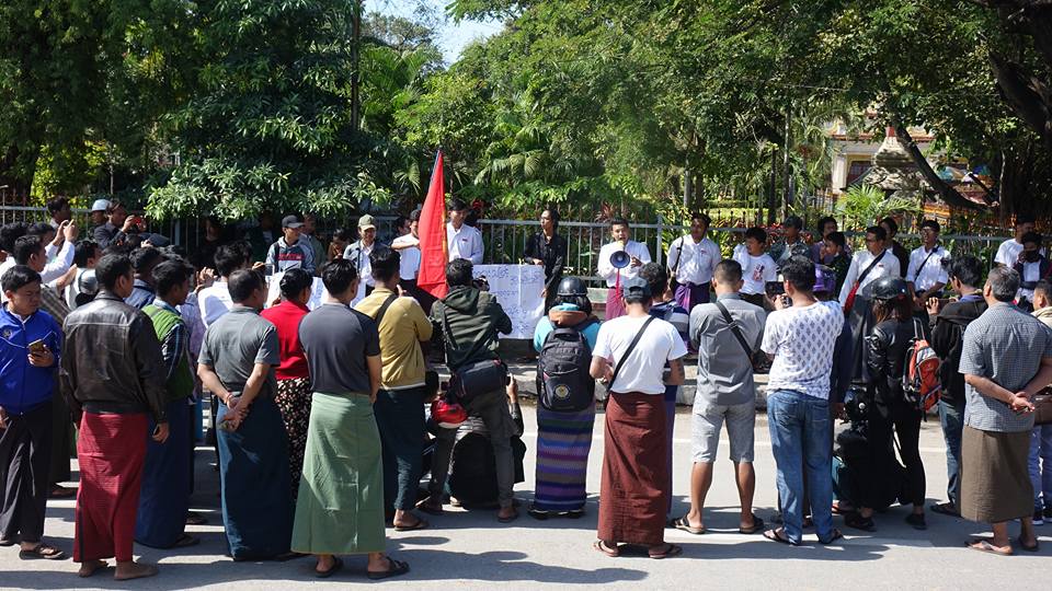 ဖမ္းဆီးခံ ေက်ာင္းသားမ်ား အျမန္ဆုံးျပန္လႊတ္ေပးရန္ ဆႏၵျပေတာင္းဆုိ