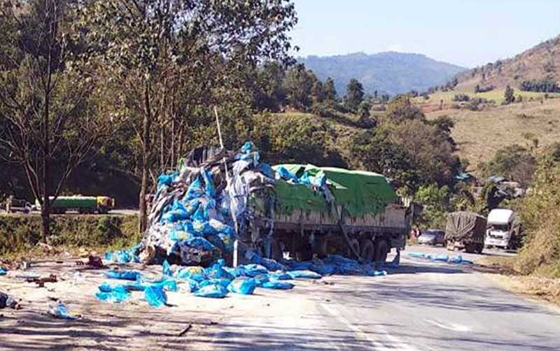 မူဆယ္တြင္ ယာဥ္တုိက္မႈေၾကာင့္ ၄ ဦးေသဆုံး၊ ၃ ဦး ဒဏ္ရာရ