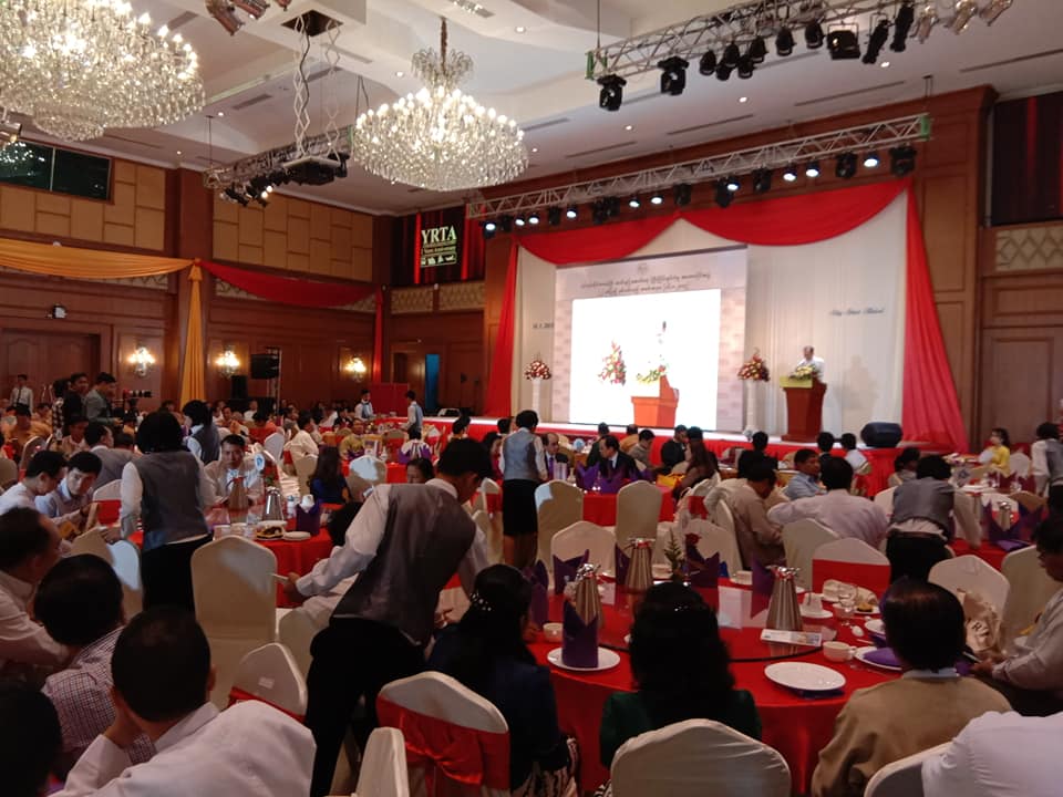 ဆီဆိုင္ေတြ ဆီေစ်းတက္ရင္ခ်က္ခ်င္းတက္ၿပီး က်ရင္ခ်က္ခ်င္းျပန္မက်ဟု ရန္ကုန္၀န္ႀကီးခ်ဳပ္ေျပာ