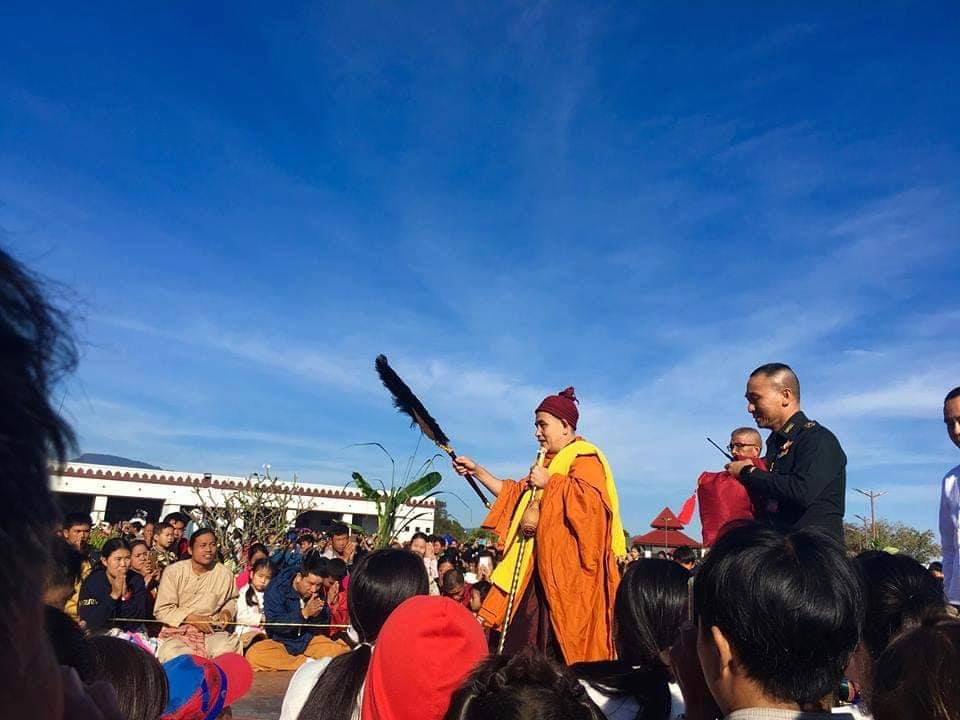 ခ်င္းမိုင္တြင္က်င္းပသည့္ မိုင္းဖုန္းဆရာေတာ္တရားပြဲ လူေသာင္းႏွင့္ခ်ီ လာေရာက္ၾကားနာ  