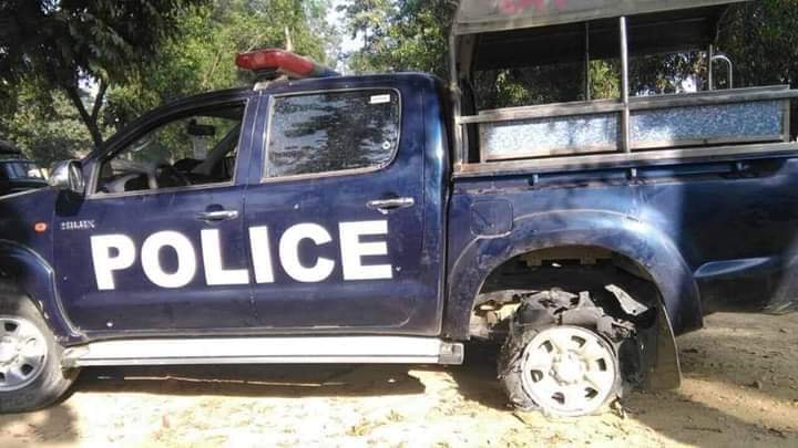 နယ္ျခားေစာင့္တပ္ဖြဲ႔ ယာဥ္တန္းအား ARSA အဖြဲ႔ တုိက္ခုိက္သည့္ဗြီဒီယို ပ်ံ႔ႏွံ႔ (႐ုပ္သံ)