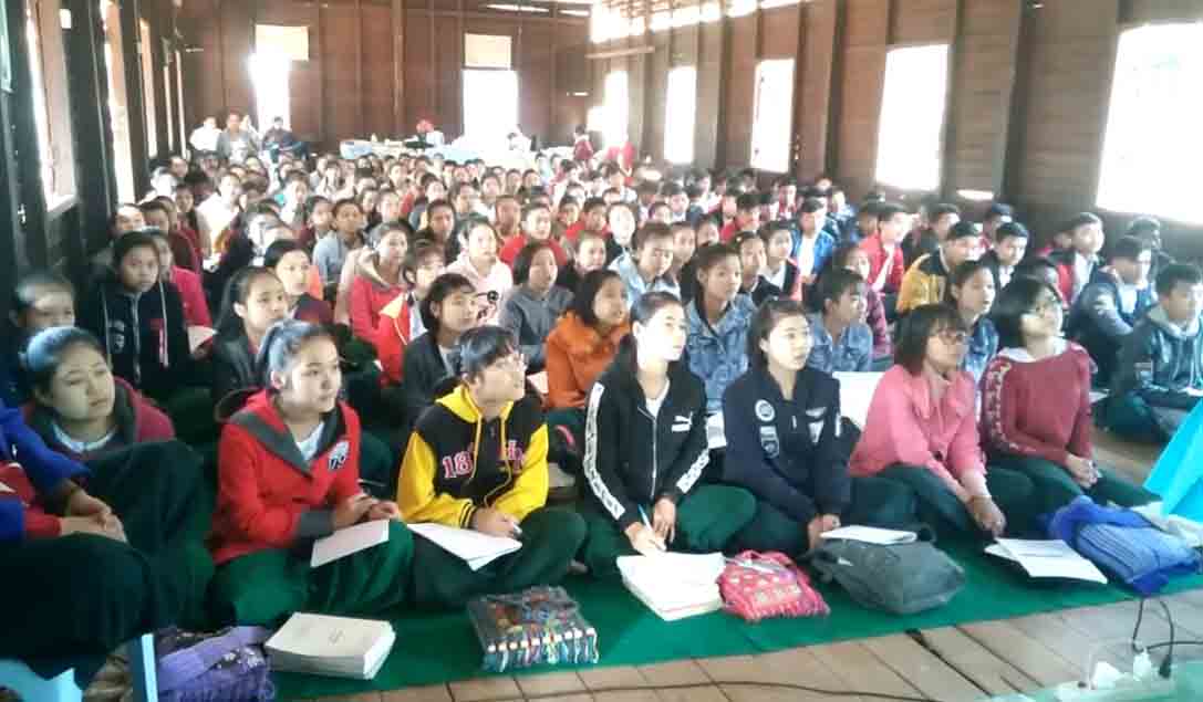 ရွမ္​းအ​ေ႐ွ႕တကၠသုိလ္​ဝင္​တန္​း​ေအာင္​ခ်က္​ျမင့္မား​ေရး စာ​ေျဖစနစ္​ပံုစံသစ္​ ေဟာေျပာေဆြးေႏြး
