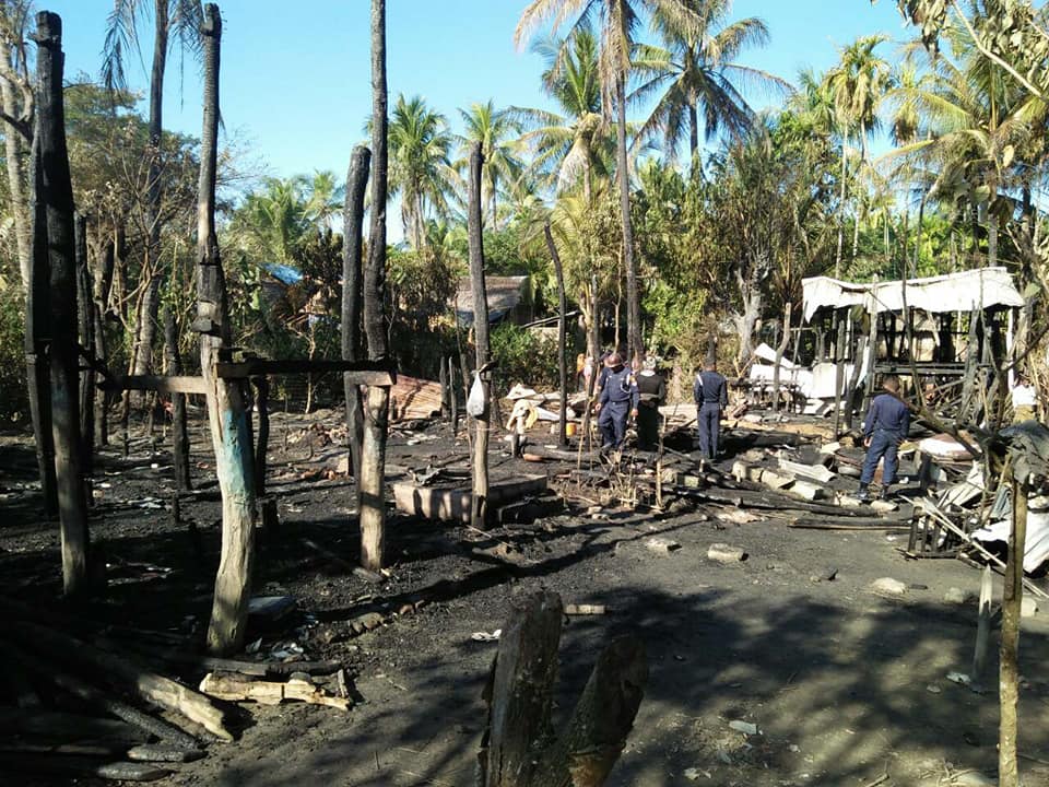 မင္းျပားတြင္ မီးႂကြင္းမီးက်န္မွတဆင့္ ေနအိမ္ ၄ လုံး မီးေလာင္