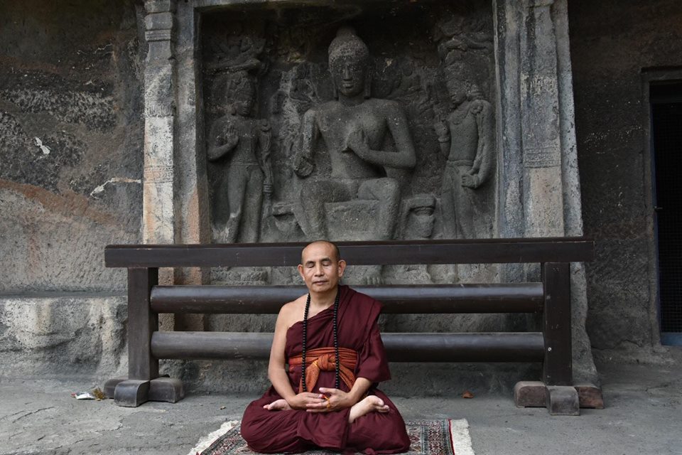 မိုင္းဖုန္းဆရာေတာ္ေျပာျပတဲ့ ငယ္ဘဝအေၾကာင္း