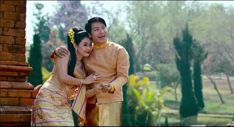 သင္ဇာ၀င့္ေက်ာ္ႏွင့္ မေနာတို႔သ႐ုပ္ေဆာင္ထားသည့္ ေၾကာ္ျငာ ပရိသတ္ၾကား ေရပန္းစား(႐ုပ္သံ)