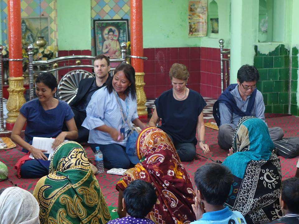 အၾကမ္းဖက္သတ္ျဖတ္ခံရသည့္ ဟိႏၵဴမိသားစုဝင္မ်ားကို ကုလအထူးကိုယ္စားလွယ္ေတြ႔ဆုံ
