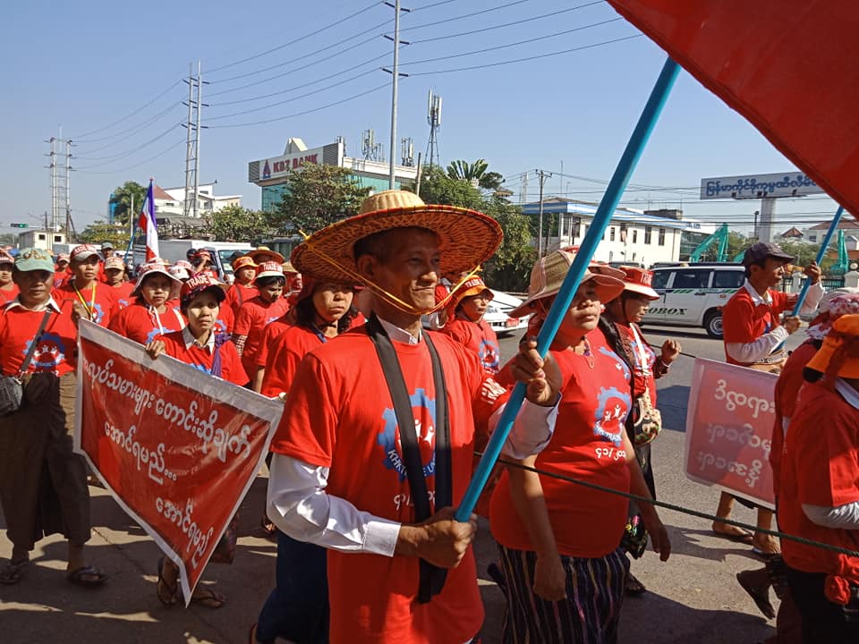 အုတ္က်င္း ဂုန္နီ ေလွ်ာ္ေရြးေလွ်ာ္ထုပ္ စက္႐ုံအလုပ္သမားမ်ားဆႏၵျပ