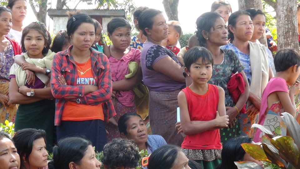လက္နက္ႀကီးမ်ား က်ေရာက္သျဖင့္ သမီးလွေက်းရြာ ရြာလုံးကၽြတ္ ဘုန္းႀကီးေက်ာင္းတြင္ ခုိလႈံေနရ