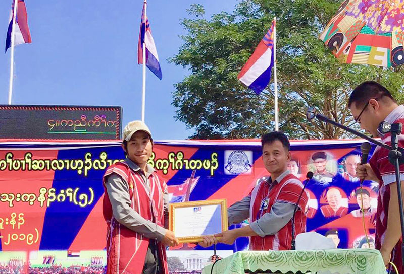 ပဒုိမန္းရွာလူငယ္ေခါင္းေဆာင္ဆု ကရင္လူငယ္ ေစာကျပဴထူး (ေခၚ) ေစာဂ်ဳိးဇက္ ရရွိ