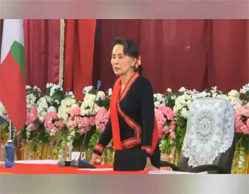 ေဒၚေအာင္ဆန္းစုၾကည္ ရွမ္းျပည္နယ္ခရီးစဥ္စတင္၊ တာခ်ီလိတ္လူထုႏွင့္ ေတြ႔ဆံု