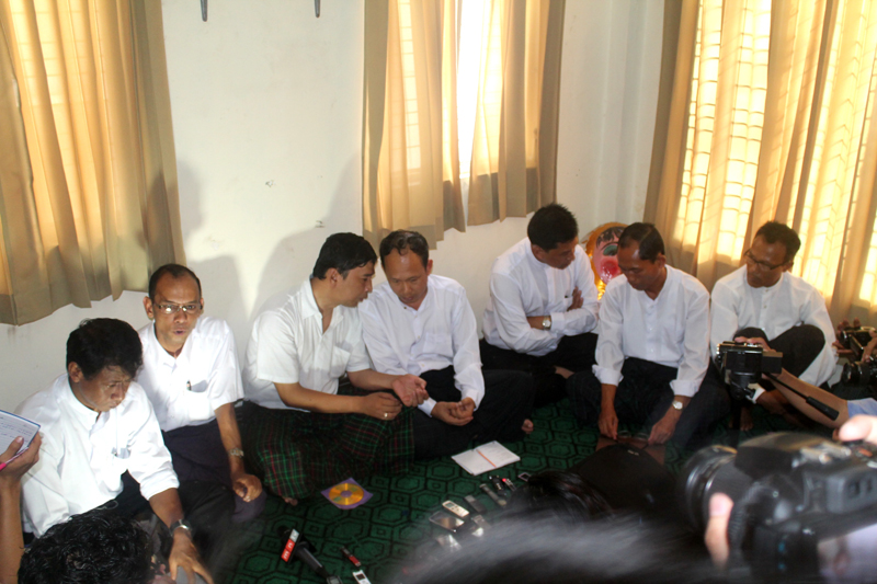 အုပ္ခ်ဳပ္ေရးအဖြဲ့မ်ား ေသြးလန့္ေစမည့္ အျပုအမူ ထိန္းသိမ္းရန္ ၈၈ တုိက္တြန္း