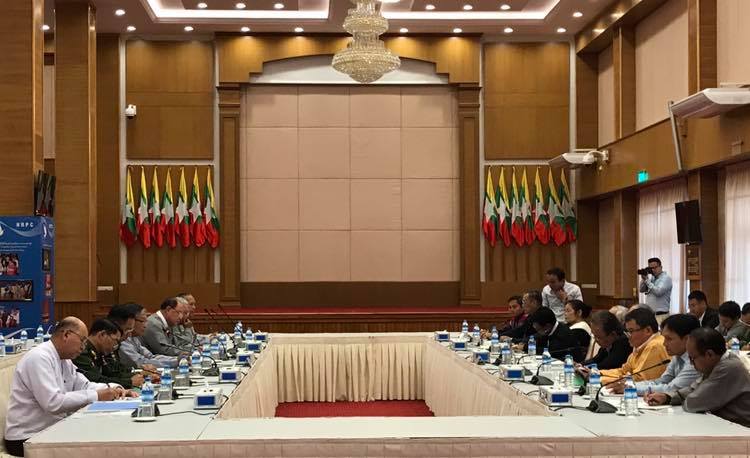 ၿငိမ္းခ်မ္းေရးလုပ္ငန္းစဥ္ျပန္စရန္ အစိုးရႏွင့္ တုိင္းရင္းသားေခါင္းေဆာင္မ်ား ေနျပည္ေတာ္၌ ေဆြးေႏြး