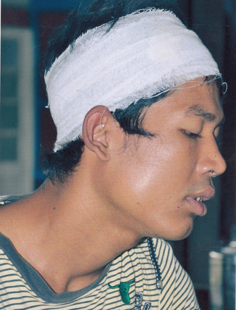 ဗန္းေမာ္၊ စင္းခန္းရဲကင္း တပ္ဖြဲ့၀င္မ်ားက လူငယ္၂ ဦးကို ၀ိုင္းရိုက္
