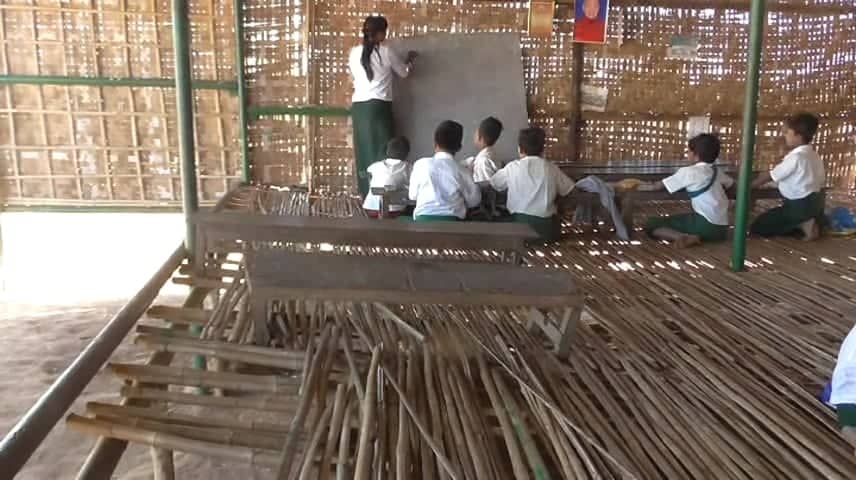 ယုိယြင္းပ်က္စီးေနလုိ႔ အခက္အခဲႀကံဳေနရတဲ့ ကုိယ့္အားကုိယ္ကုိး မူလတန္းေက်ာင္းကေလး