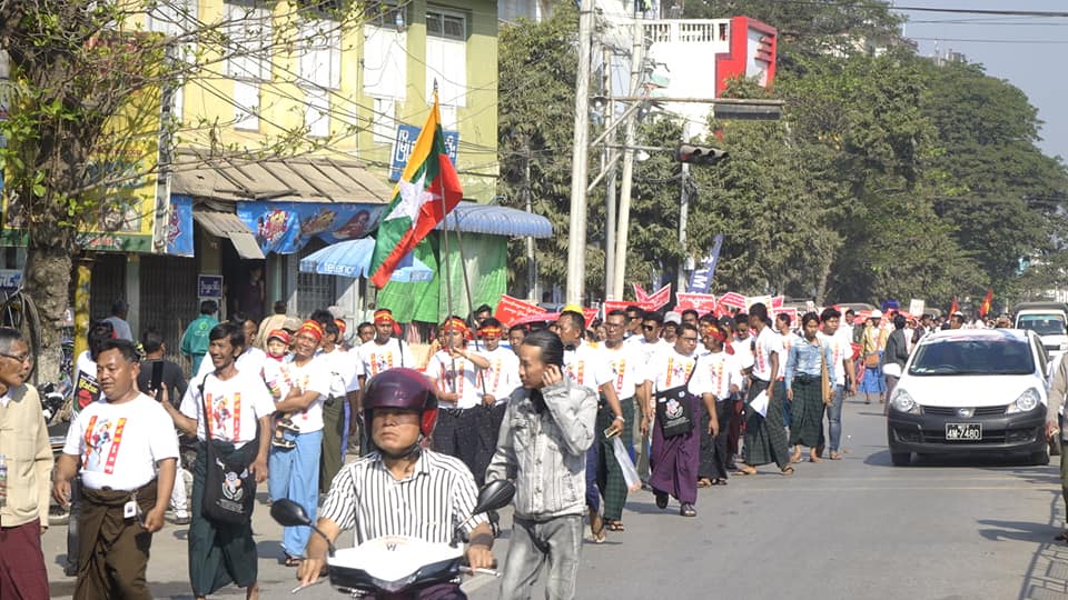 ဖြဲ႔စည္းပုံျပင္ဆင္ေရး မုံရြာတြင္ လူ ၃၀၀ ခန္႔ ဆႏၵျပ (ဓာတ္ပံု)