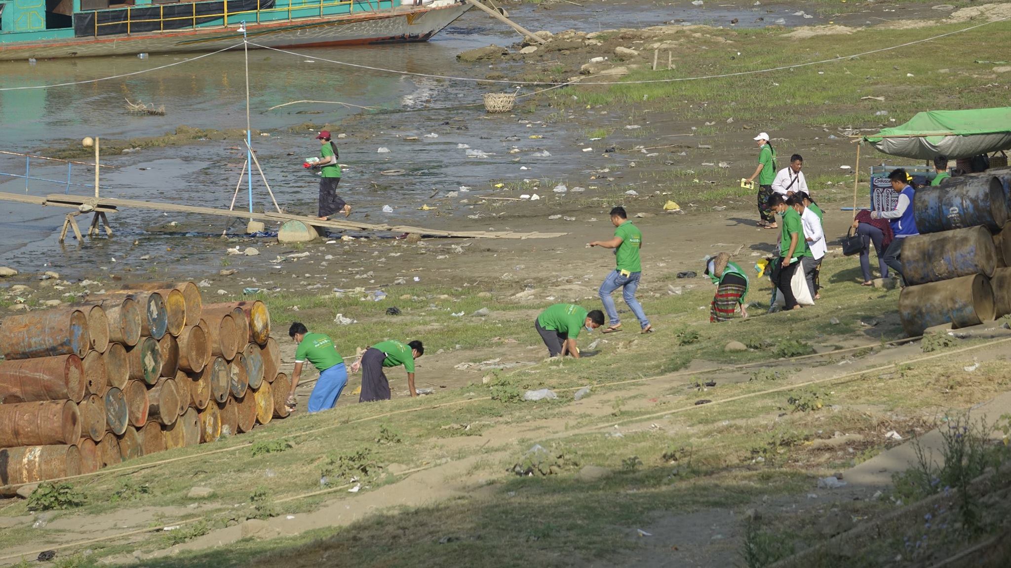 ခ်င္းတြင္းျမစ္ကို ကယ္တင္စို႔ ေခါင္းစဥ္ျဖင့္ စုေပါင္းအမိႈက္ေကာက္