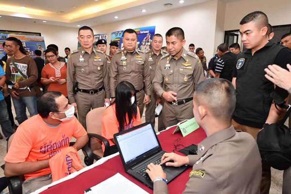 ဘန္ေကာက္တြင္ ထိုင္းဗီဇာတံဆိပ္တံုးအတုထုသည့္ ေနာက္ထပ္ဂိုဏ္း ၁ ဂိုဏ္းကို ထပ္မံဖမ္းဆီး