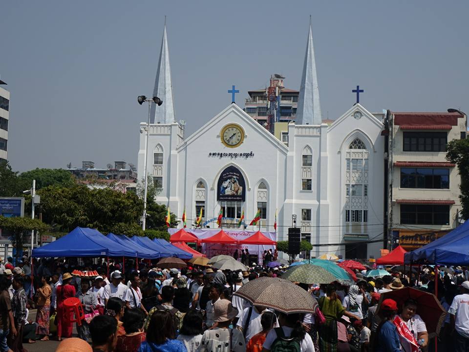 ၂၀၀၈ ဖြဲ႔စည္းပံု ျပင္ဆင္ေရး လူထုေထာက္ခံပြဲ မဟာဗႏၶဳလ ပန္းၿခံေရွ႕တြင္က်င္းပ