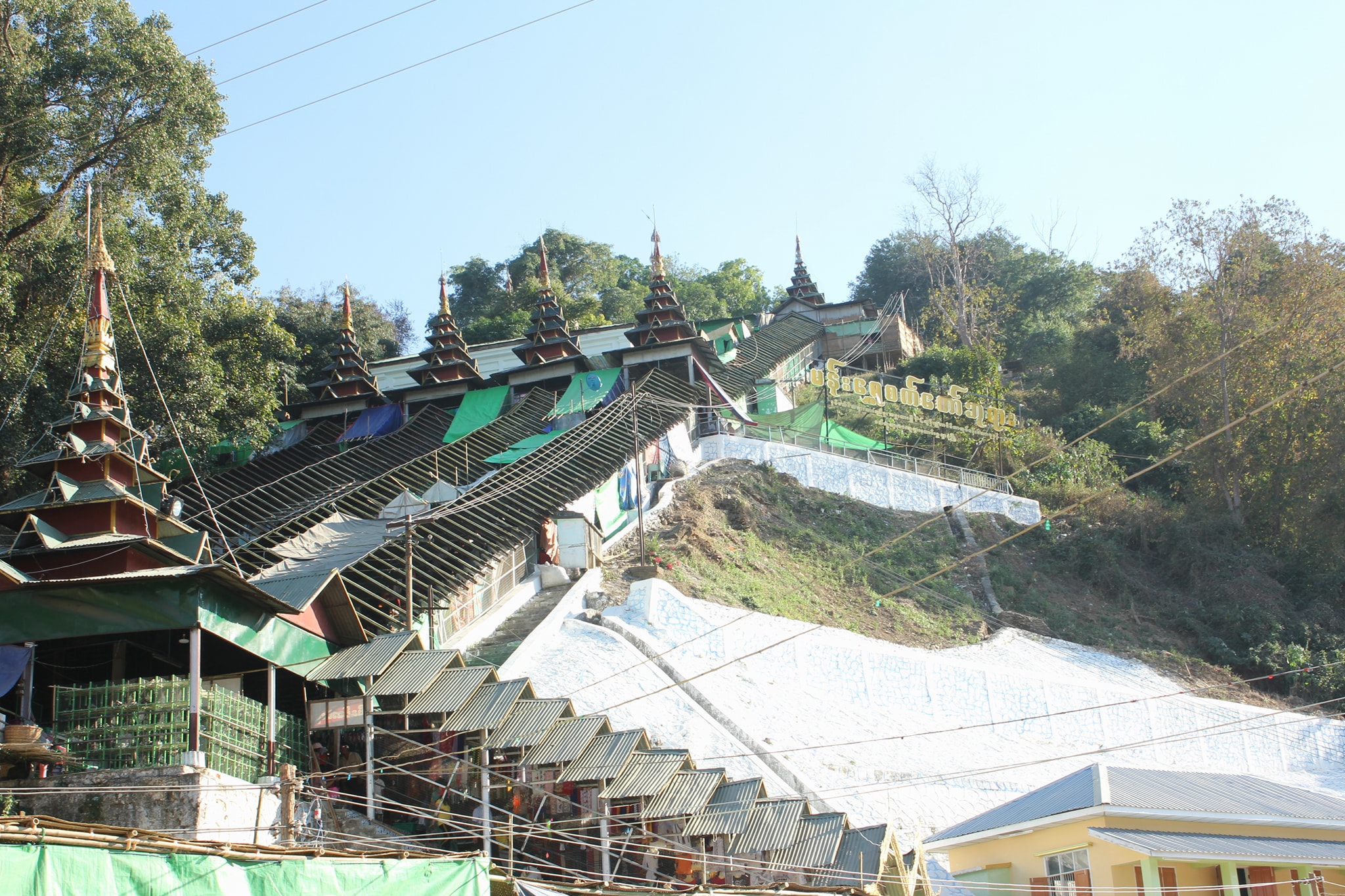 မန္​း​ေ႐ႊစက္​​ေတာ္​ဘုရားႀကီး လာမည့္ ၂၀၂၀ ပြဲ​ေတာ္​အမီ ဓာတ္​​ေလွကား တပ္​ဆင္​မည္​