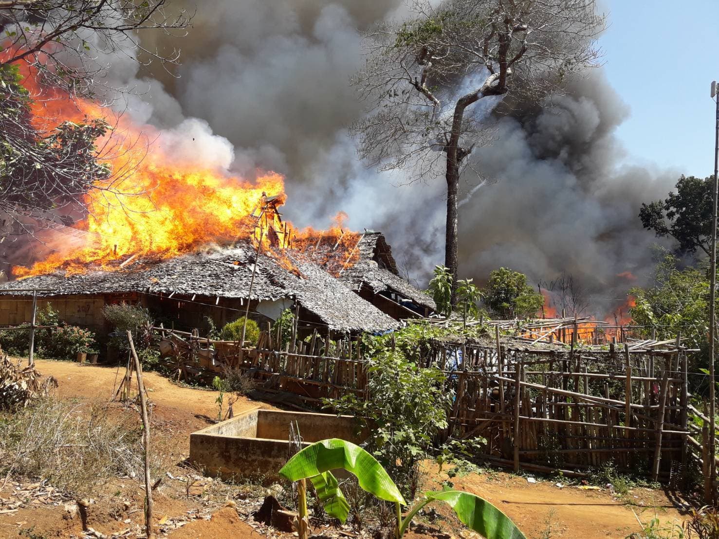 ႏို႔ဘိုးဒုကၡသည္စခန္း မီးေလာင္ (႐ုပ္သံ)