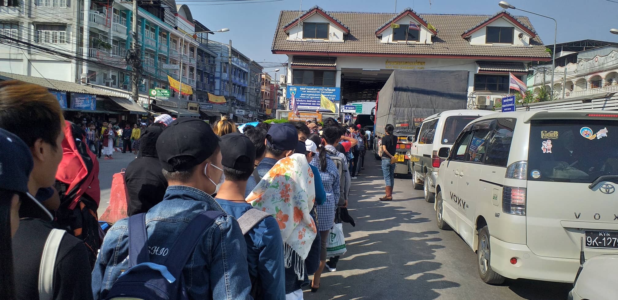 သႀကၤန္အႀကဳိကာလ ထိုင္းႏိုင္ငံမွ ျမန္မာလုပ္သားမ်ား ေန႔စဥ္ေထာင္ခ်ီ ေနရပ္ျပန္
