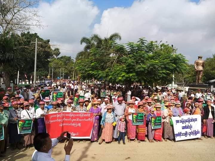အ​ေျခခံဥပ​ေဒျပင္​ဆင္​​ေရး ​ေညာင္​တုန္​းၿမိဳ႕ခံမ်ား ဆႏၵ​ျပ