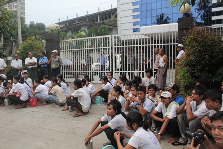 ေတာ္၀င္ကုမၸဏီ အလုပ္သမားမ်ား ခံစားခြင့္ရ႐ွိေရး ေတာင္းဆို