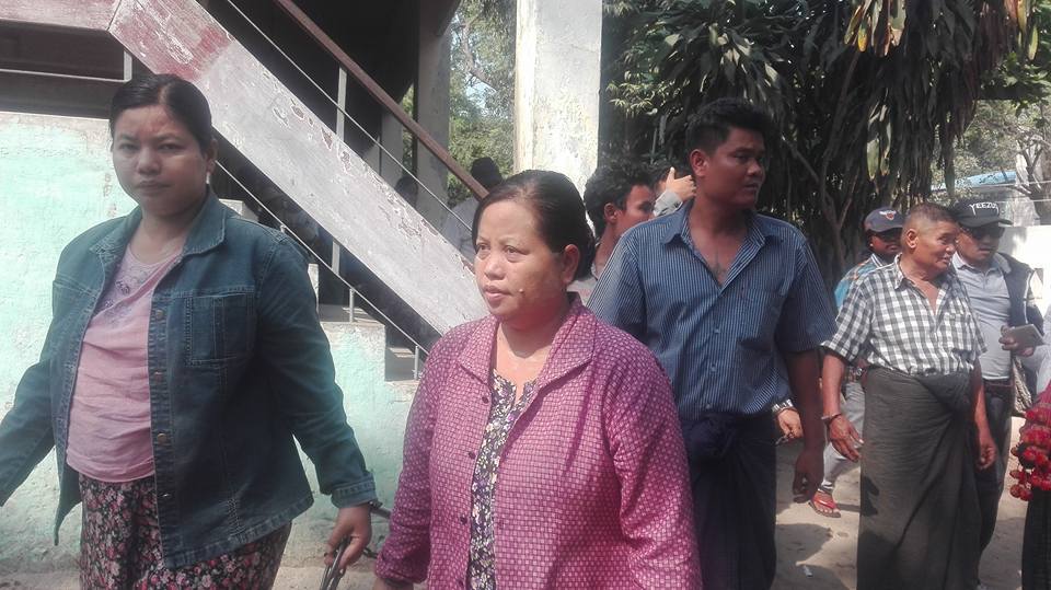 အျငင္းပြားေျမေပၚေနထုိင္သည့္ ေတာင္သူမိသားစု ၆ ဦးကို စြဲခ်က္တင္ အမိန္႔ခ်