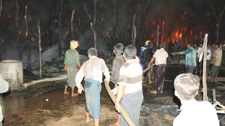 ေခ်ာက္ၿမိဳ႕နယ္တြင္ ဘုရားမီးပူေဇာ္ရာမွမီးေလာင္၊ ေနအိမ္​ ၁၃ လံုး ဆံုး႐ႈံး