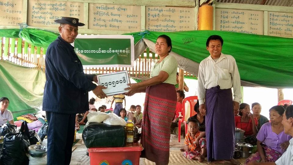ေခ်ာက္ၿမဳိ႕နယ္က မီး​ေဘးဒုကၡသည္မ်ားအတြက္ ေငြေၾကးႏွင့္ ေထာက္​ပံ့ပစၥည္​းမ်ား​ေပးအပ္