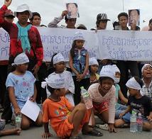 ကေမၻာဒီးယား ေ႐ြးေကာက္ပြဲအၾကို အတုိက္အခံေတြ နွိပ္ကြပ္ခံရ