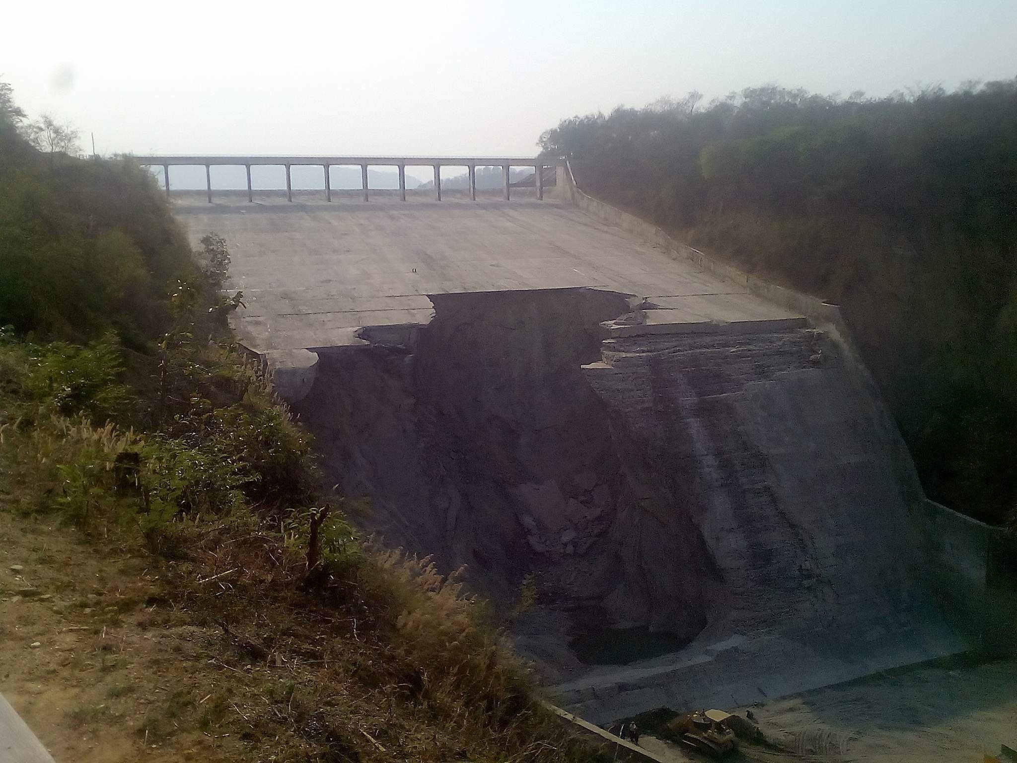 စလင္းေရေလွာင္တမံ ေရပိုလႊဲၾကမ္းခင္း ထပ္မံၿပိဳက်