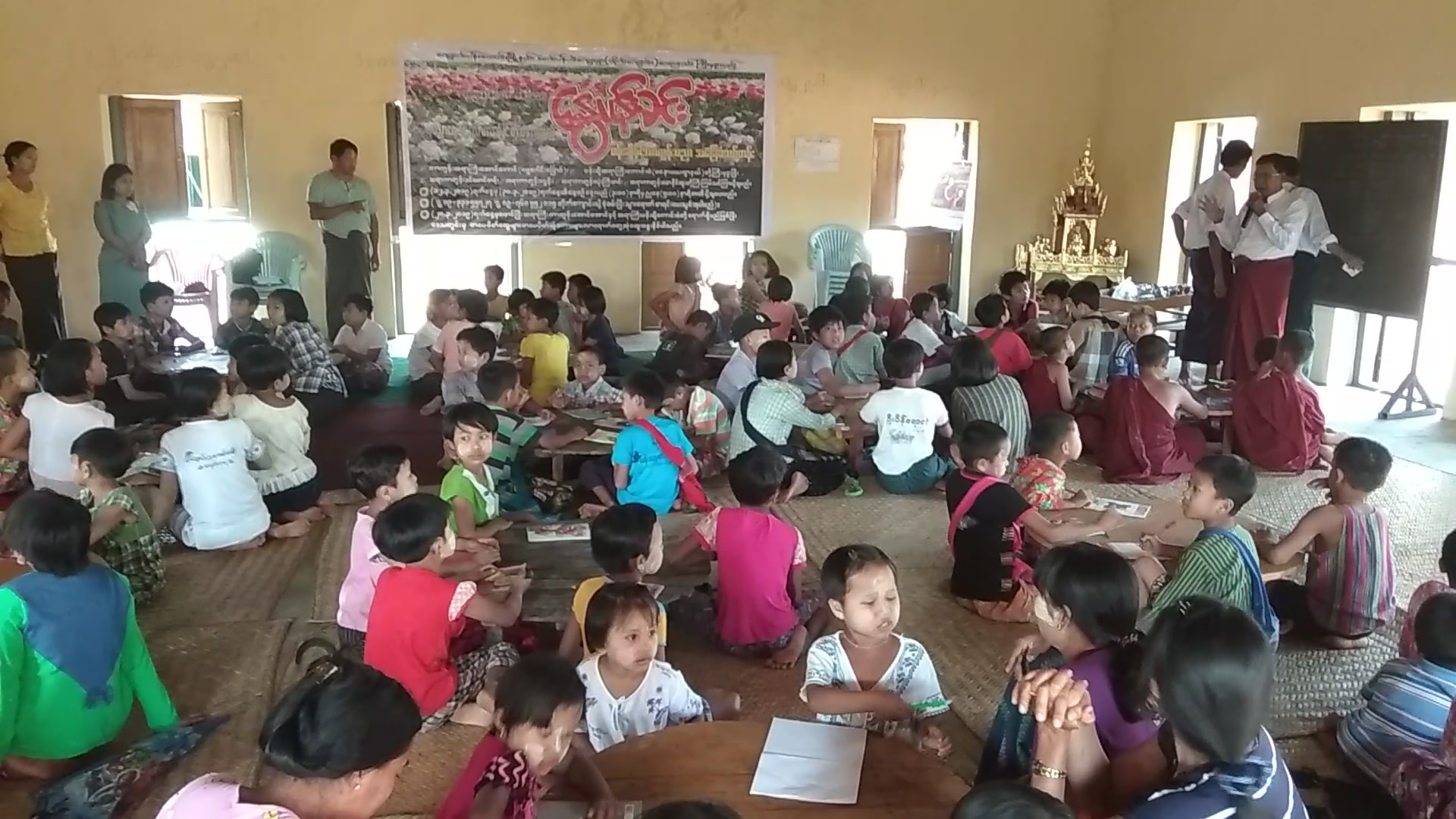 က​ေလးငယ္​ ၁၂၀ ေက်ာ္ကို အေျခခံ ပန္းခ်ီ၊ ကာတြန္းပညာ အခမဲ့သင္ၾကား
