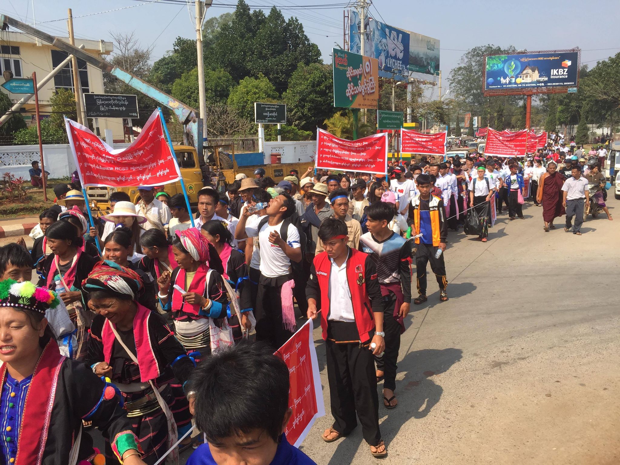 ဖမ္းဆီးထားသည့္ မန္လီေက်းရြာသား ၁၂ ဦးကို ျပန္လႊတ္ေပးရန္ လား႐ႈိးတြင္ ဆႏၵျပ