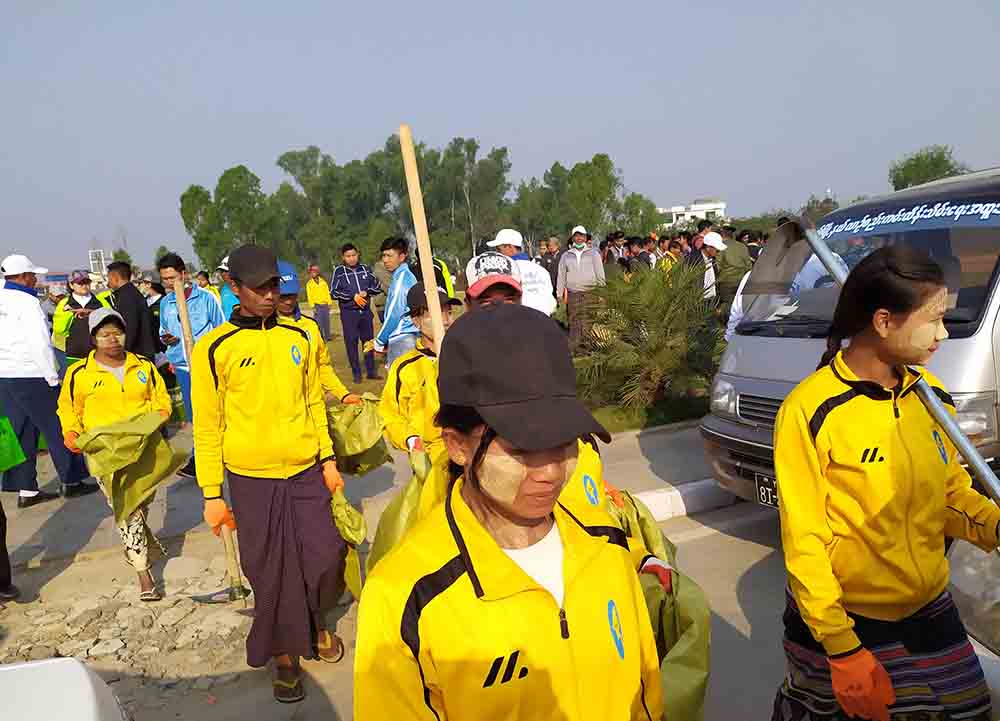 မူဆယ္ၿမိဳ႕ခ်စ္သူမ်ားအဖြဲ႔ ပထမဆံုးအႀကိမ္ စုေပါင္းအမႈိက္ေကာက္ (ဓာတ္ပံု)