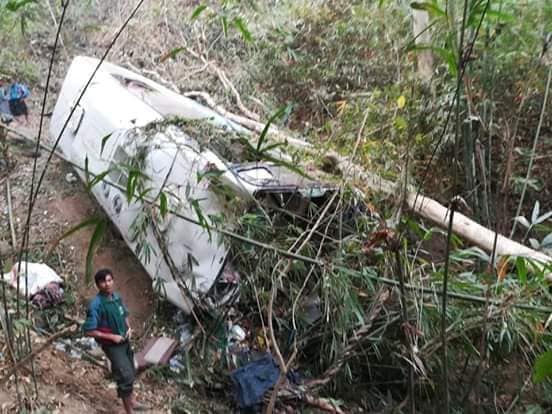 အေလာင္းေတာ္ကႆပ ဘုရားဖူးကား ေခ်ာက္ထဲထိုးက် ခရီးသည္အခ်ိဳ႕ေသဆံုး