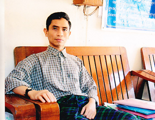 ရန္ကုန္ျမို့လယ္ကစျပီး ဆင္ေျခဖုံးအထိ စားသုံးဖုိ့မသင့္တဲ့ အခ်ဥ္ေရေတြကုိ သုံးေနၾကတာပါ