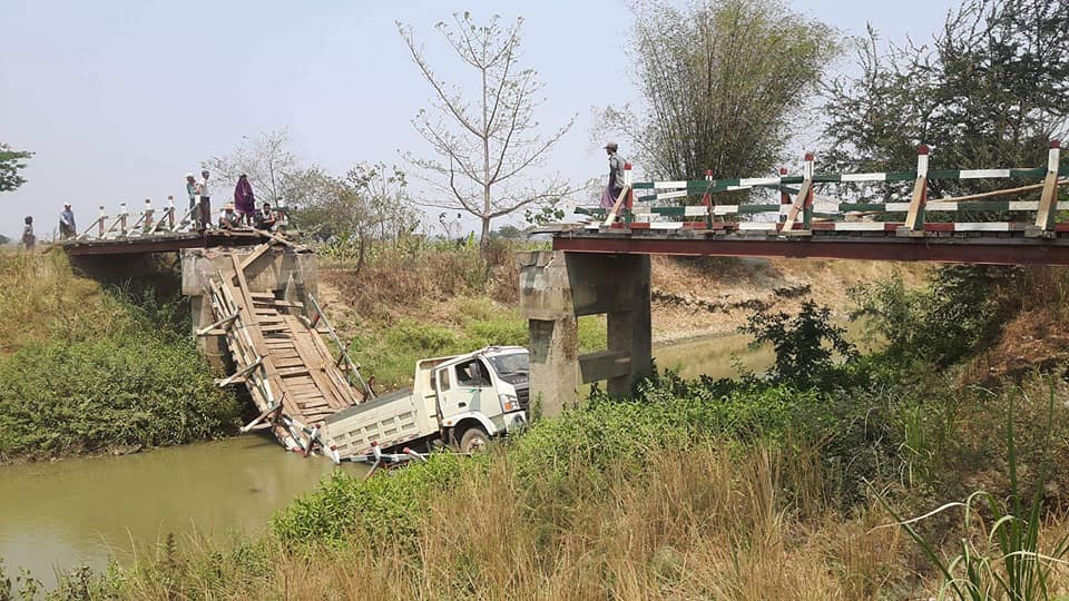 ႀကိဳ႕ပင္ေကာက္ ေဘာ္ဘင္ေခ်ာင္းကူးတံတား ေျမသယ္ကားျဖတ္ကူးစဥ္ က်ဳိးက်