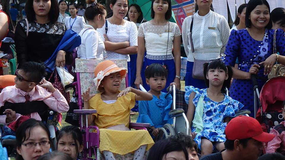 သက္ငယ္ မသန္စြမ္းေက်ာင္းသားမ်ား၏ ေက်ာင္းဆင္းပဲြ မဟာဗႏၶဳလပန္းၿခံတြင္ က်င္းပ