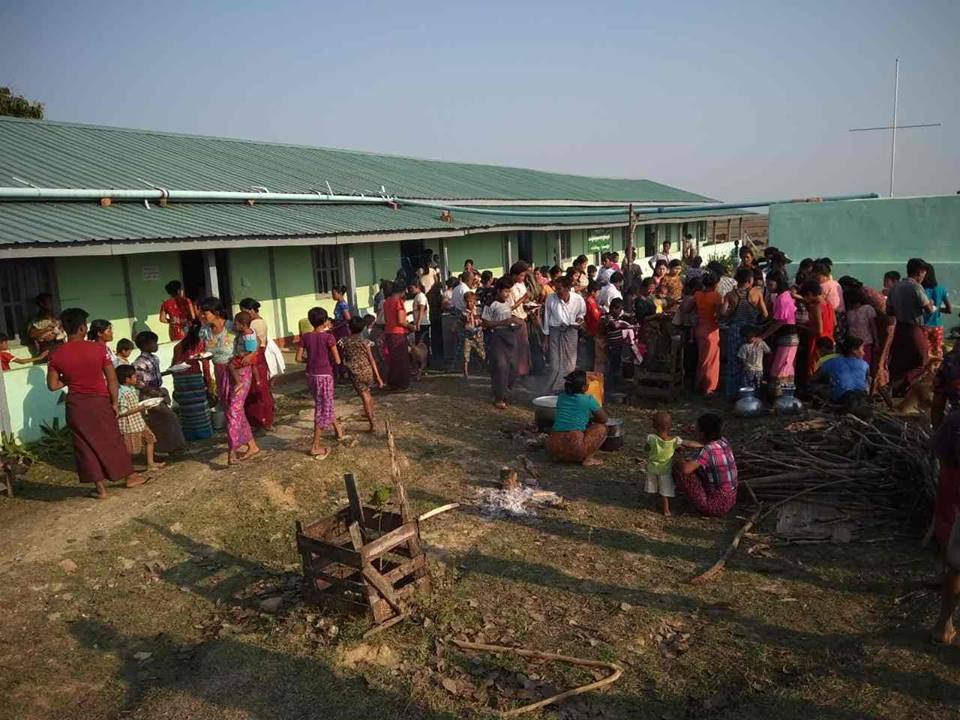 ရ​ေသ့​ေတာင္​ ဆင္​ခုံတုိင္ေက်းရြာသုိ႔ စစ္​​ေရွာင္​ဒုကၡသည္​ ၁၂၀၀ ေက်ာ္ တိမ္းေရွာင္လာ
