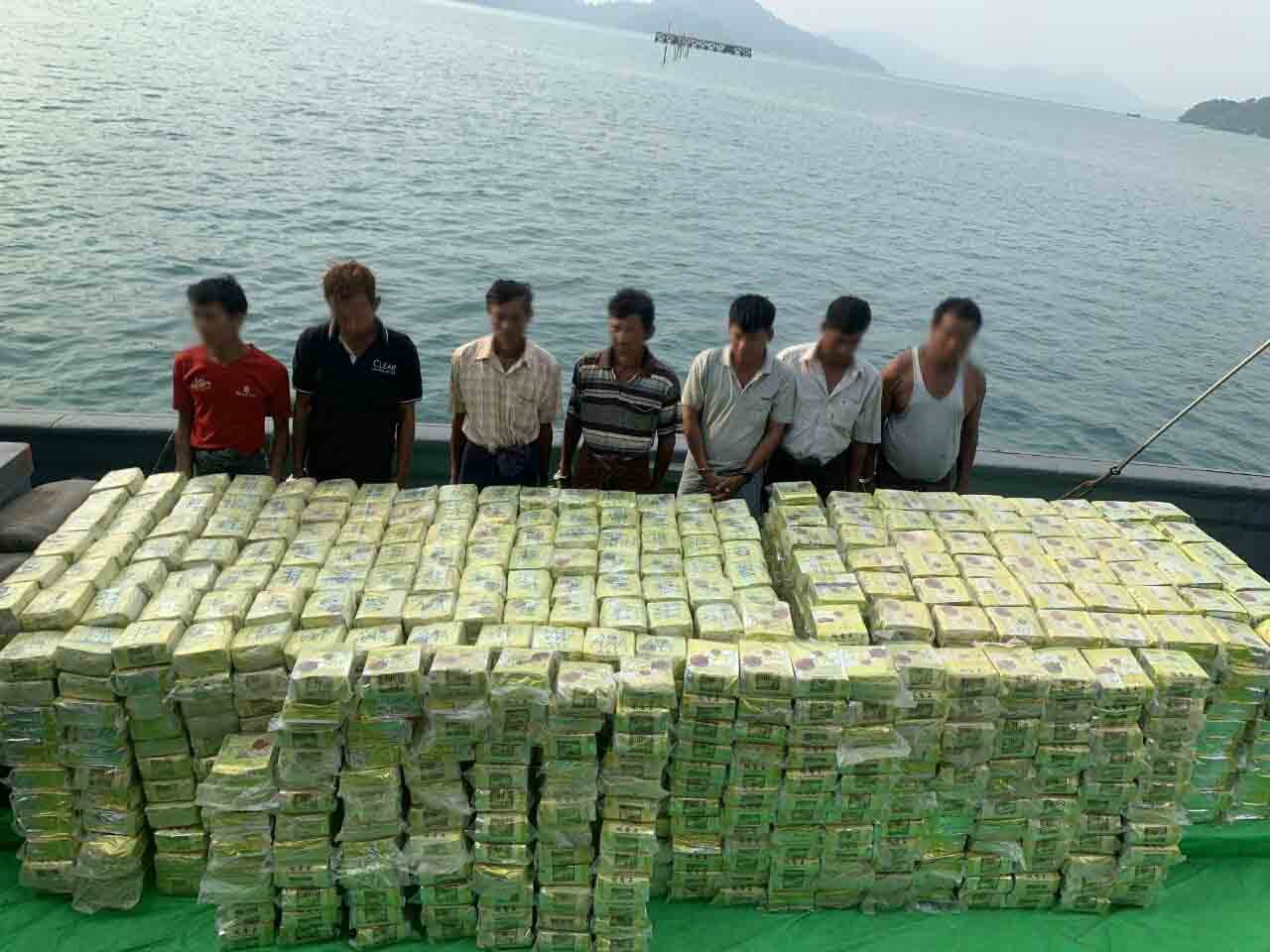 ေကာ့ေသာင္းေရျပင္တြင္ က်ပ္သိန္းေပါင္း ၇ သိန္းခန္႔တန္ဖုိးရွိ အိုက္စ္မူးယစ္ေဆးမ်ား ဖမ္းမိ