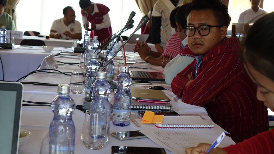 ‘႐ုပ္တုႏုိင္ငံေရးကုိ ေတာင္းဆုိခဲ့တာမရွိဘူး’ ကရင္နီလူငယ္ခူးၾကဴးဖဲေကးႏွင့္ ေမးျမန္းခ်က္